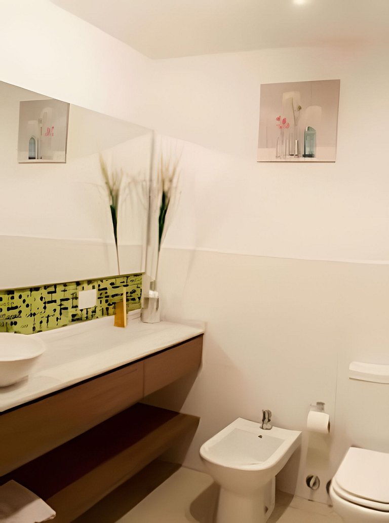 Moderno depto. con vista, piscina, cochera y bici