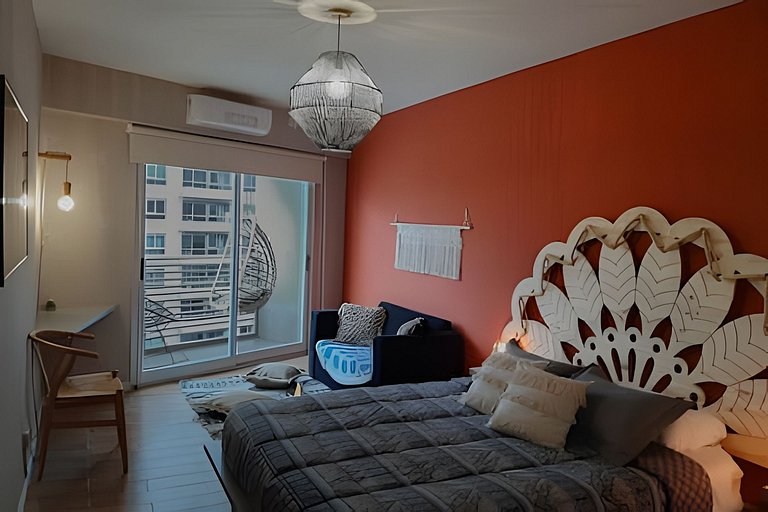 Luminoso y moderno con piscina, cochera y bici