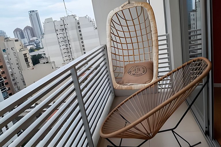 Luminoso y moderno con piscina, cochera y bici