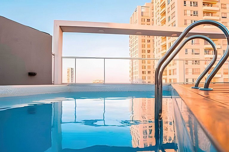 Luminoso y moderno con piscina, cochera y bici