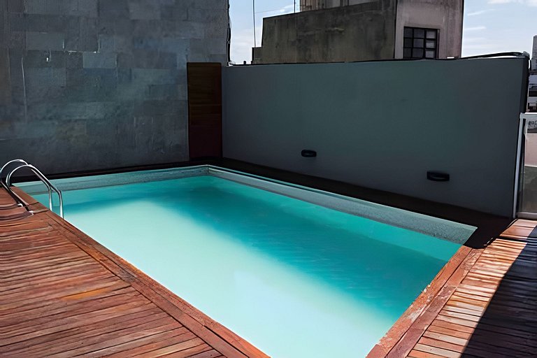 Luminoso y moderno con piscina, cochera y bici