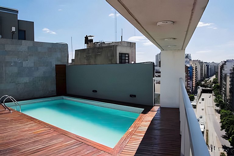 Luminoso y moderno con piscina, cochera y bici