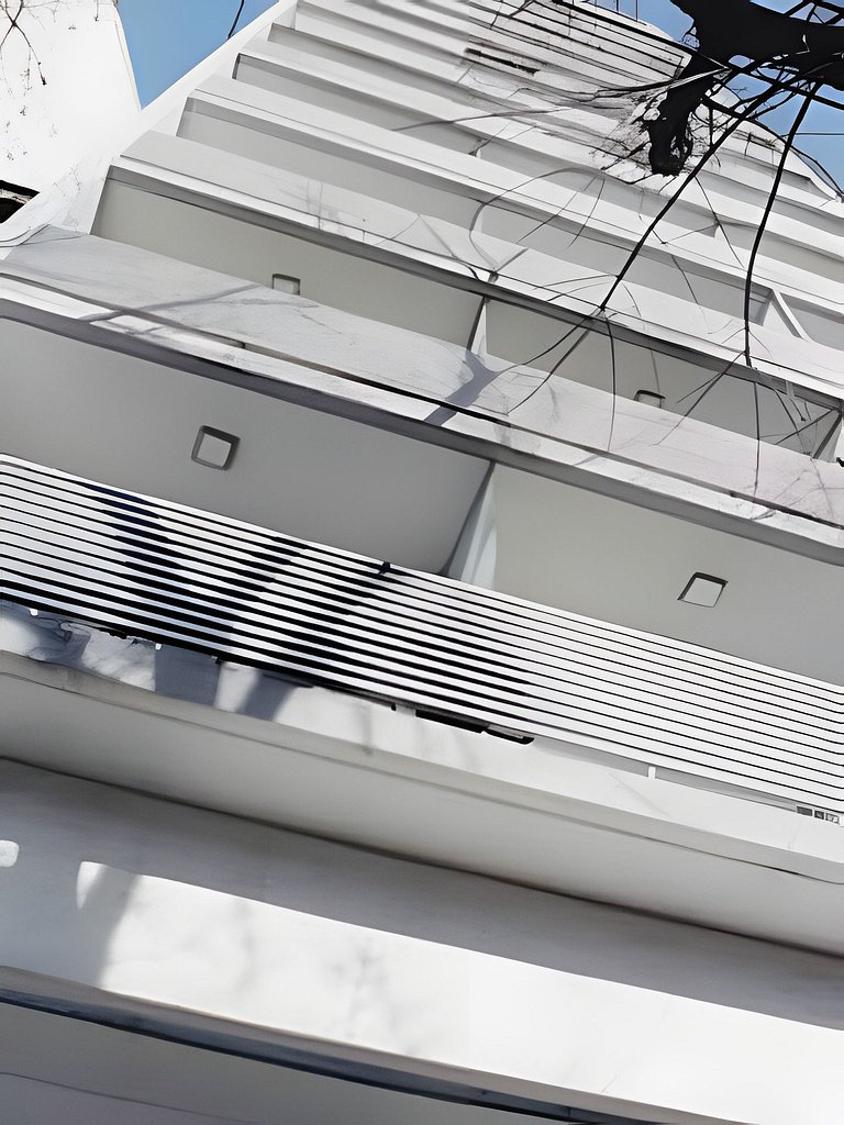 Luminoso y moderno con piscina, cochera y bici