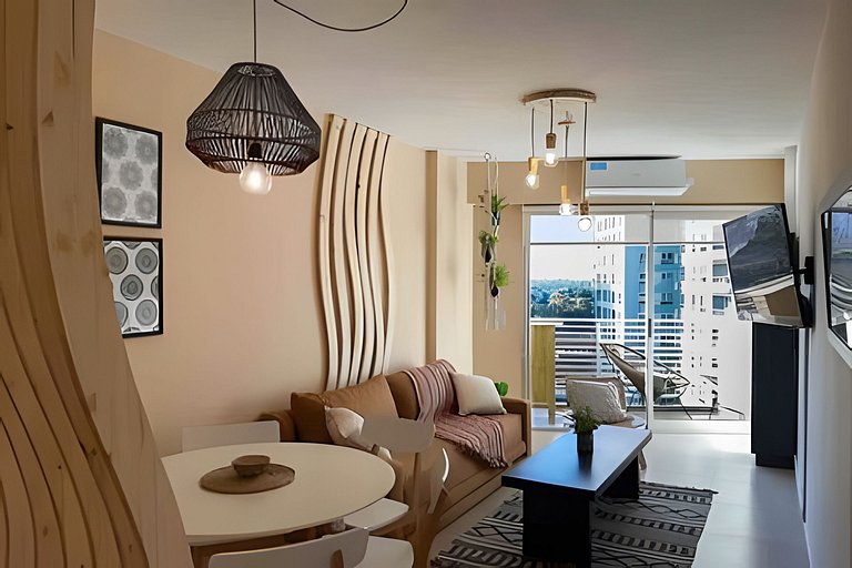 Diseño y confort con piscina, balcón y cochera