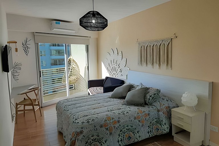 Diseño y confort con piscina, balcón y cochera