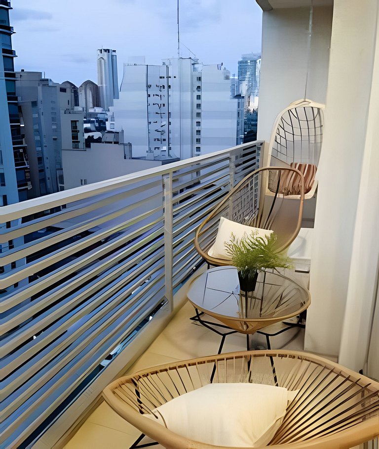 Diseño y confort con piscina, balcón y cochera