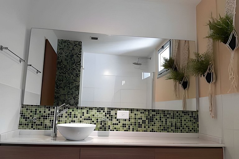 Diseño y confort con piscina, balcón y cochera