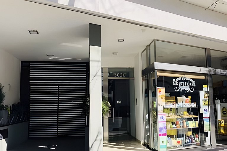 Diseño y confort con piscina, balcón y cochera