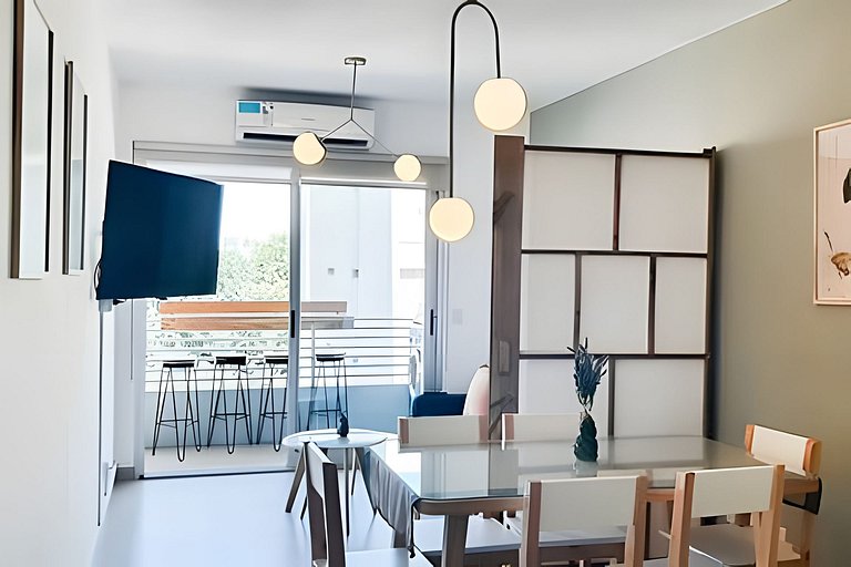 Diseño zen en altura con piscina y cochera