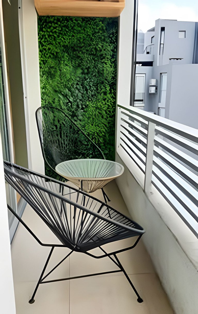 Diseño zen en altura con piscina y cochera