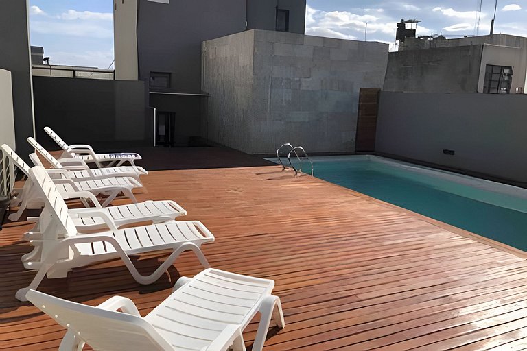 Diseño zen en altura con piscina y cochera