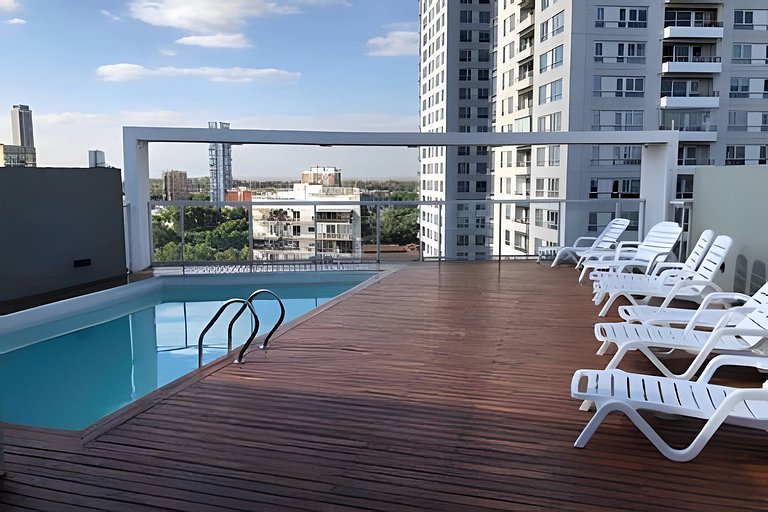 Diseño zen en altura con piscina y cochera