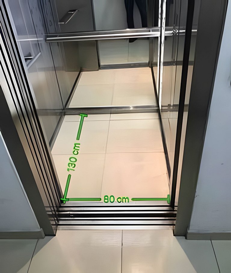 Diseño zen en altura con piscina y cochera