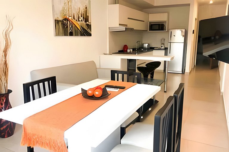 Elegante y cálido, con piscina y cochera gratis