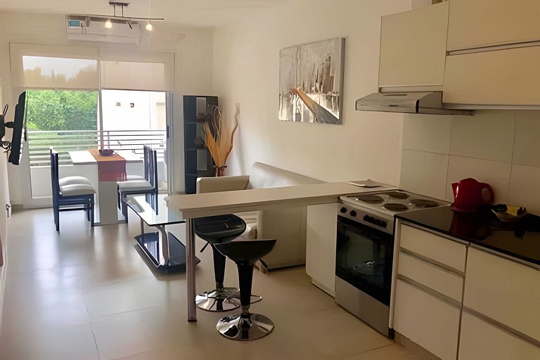 Elegante y cálido, con piscina y cochera gratis