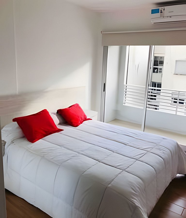 Elegante y cálido, con piscina y cochera gratis