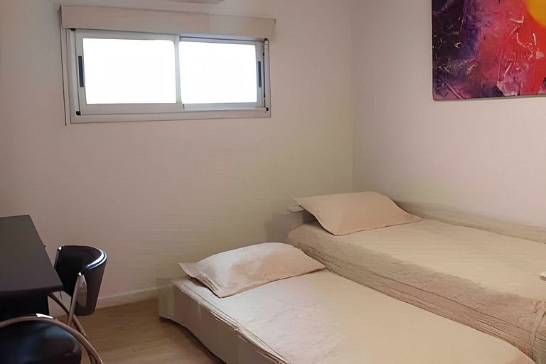 Elegante y cálido, con piscina y cochera gratis