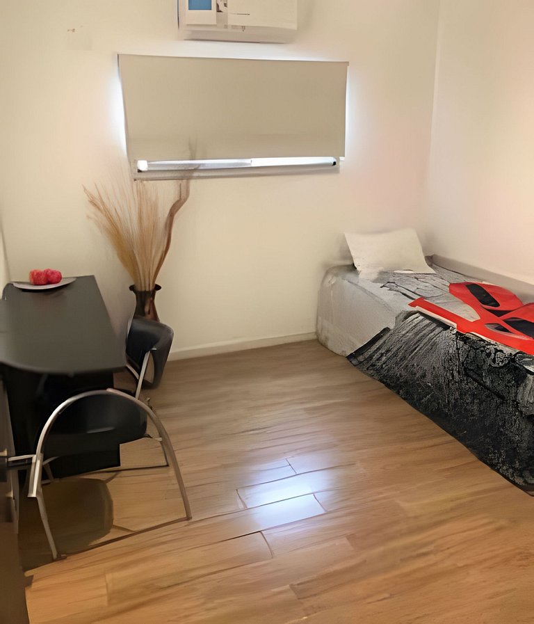 Elegante y cálido, con piscina y cochera gratis