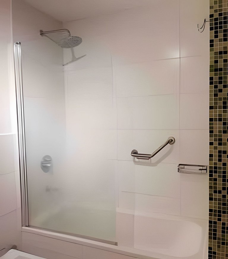 Elegante y cálido, con piscina y cochera gratis