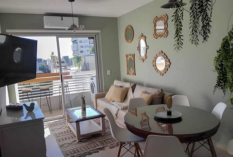 Diseño y relax: piscina, cochera y bicis free