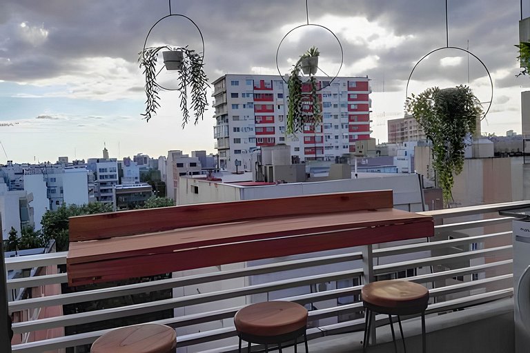 Diseño y relax: piscina, cochera y bicis free