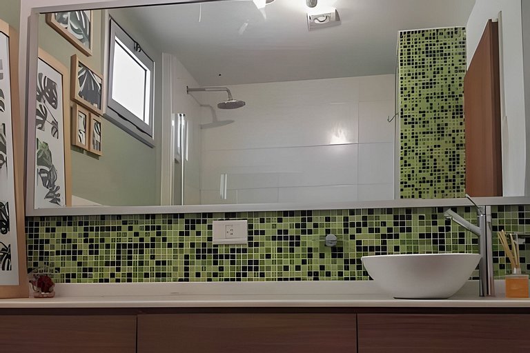 Diseño y relax: piscina, cochera y bicis free