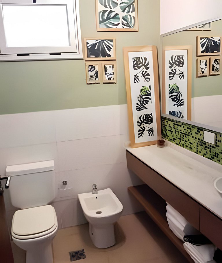 Diseño y relax: piscina, cochera y bicis free