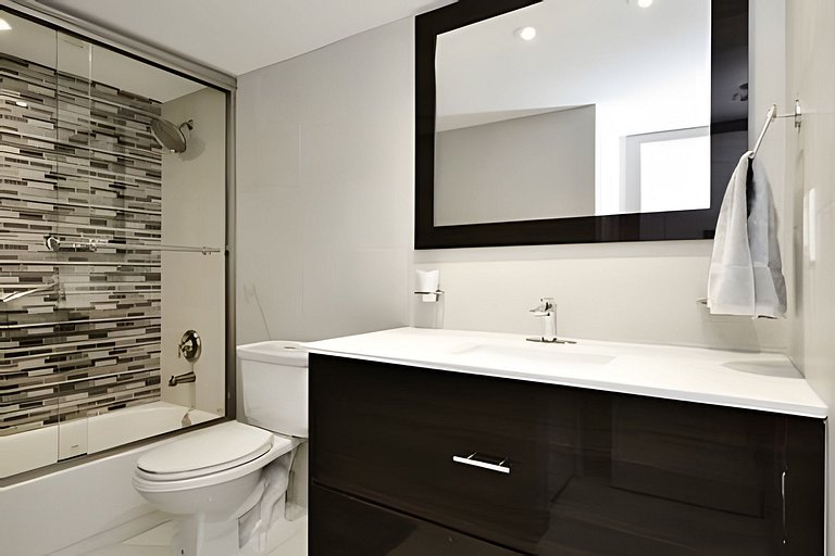 Vista al mar, piscina y cochera en Sunny Isles