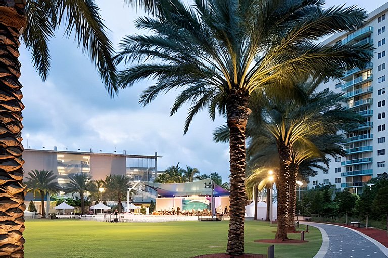 Vista al mar, piscina y cochera en Sunny Isles