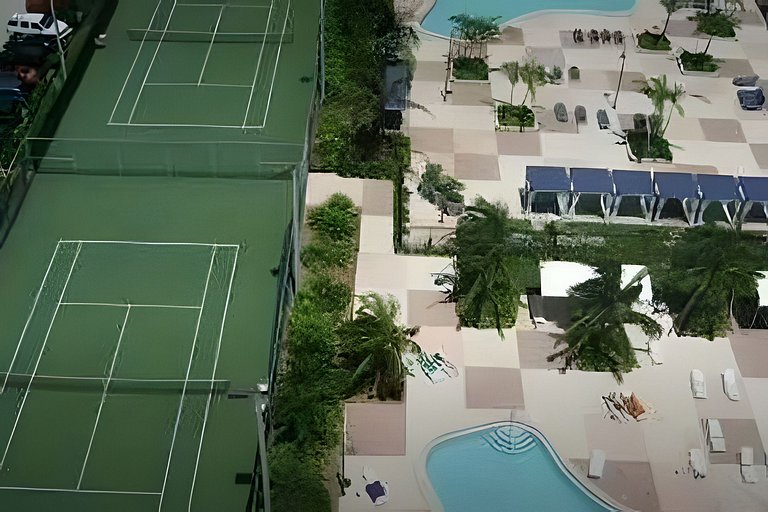 Vista al mar, piscina y cochera en Sunny Isles