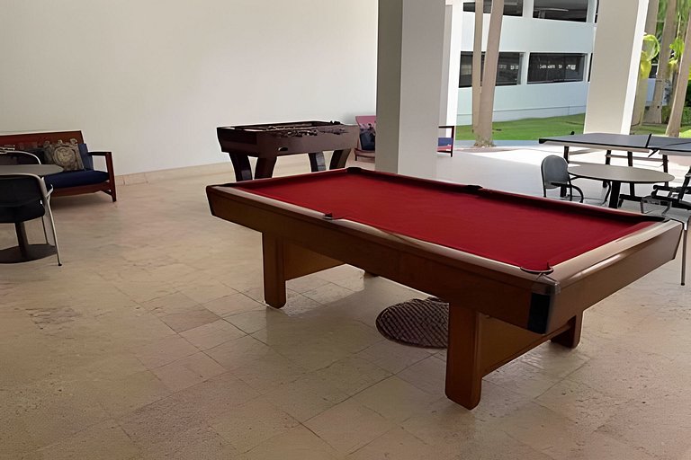 Vista al mar, piscina y cochera en Sunny Isles