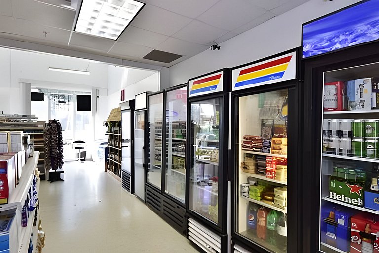 Vista al mar, piscina y cochera en Sunny Isles