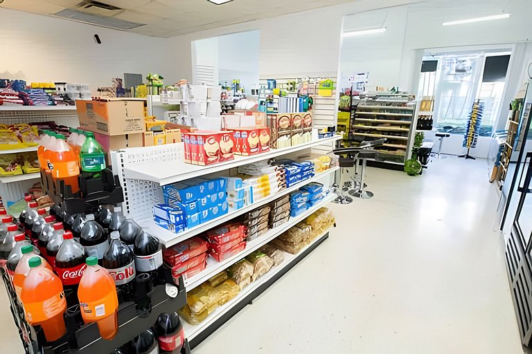 Vista al mar, piscina y cochera en Sunny Isles