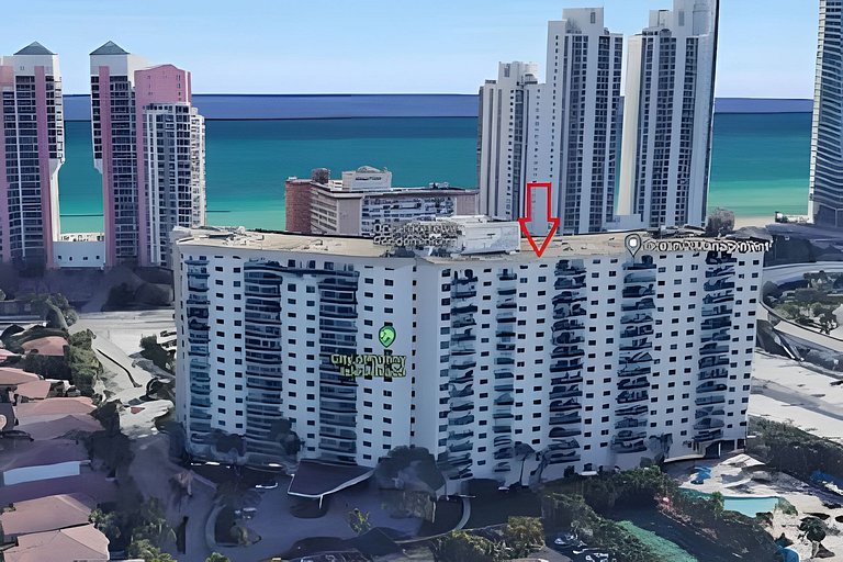 Vista al mar, piscina y cochera en Sunny Isles
