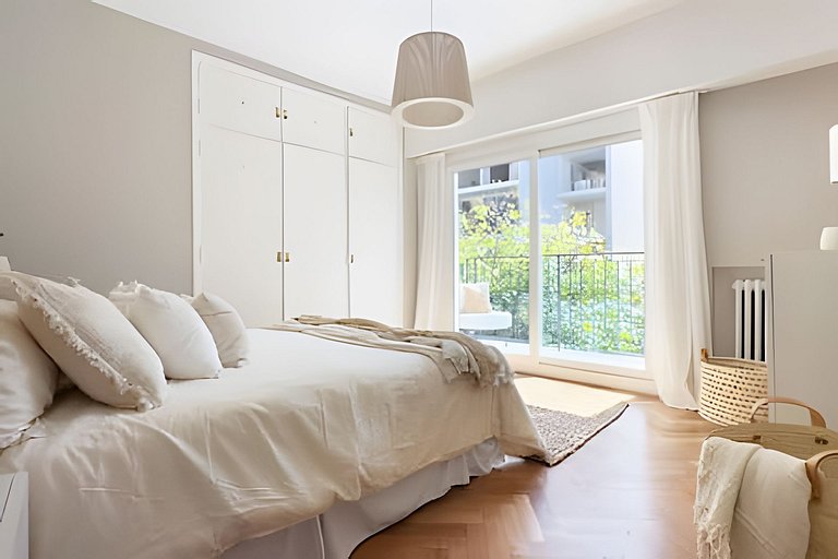 Confort y estilo en un espacioso departamento