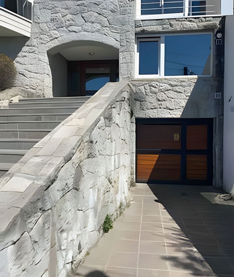 Vista lago Nahuel Huapi Depto. moderno c/cochera