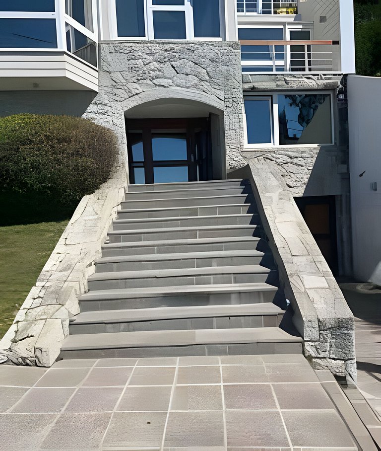 Vista lago Nahuel Huapi Depto. moderno c/cochera