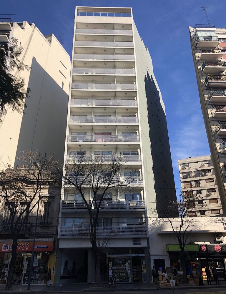 Departamento de dos ambientes con balcón, piscina y bicis