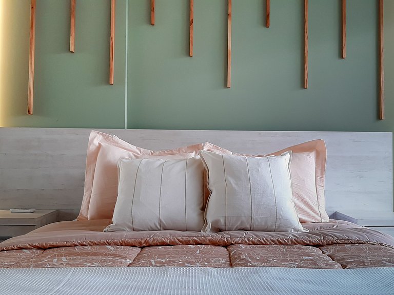 Diseño zen en altura con piscina y cochera