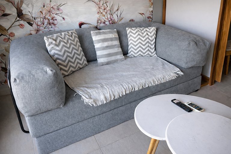 Diseño zen en altura con piscina y cochera